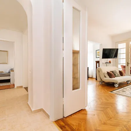 Elisabeth Apartment *