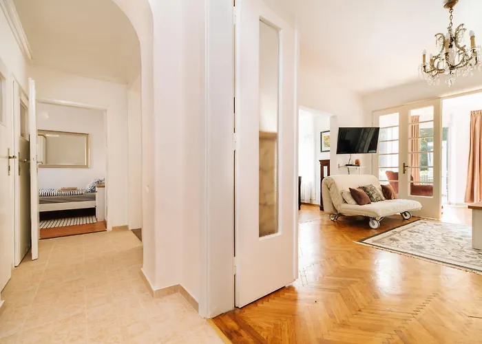 Elisabeth Apartment *